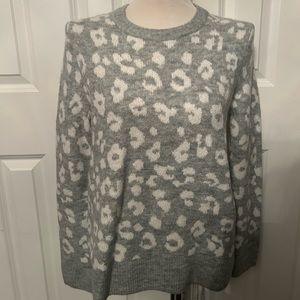 Grey and white animal print sweater. Old navy size medium new with tags